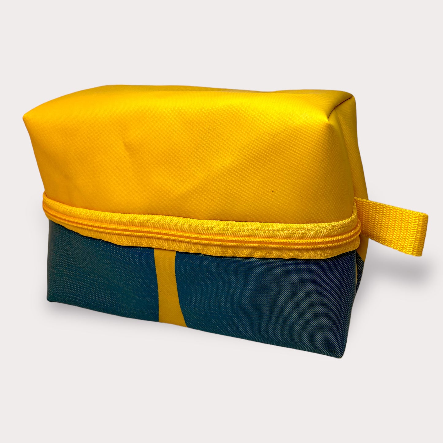 Travel Kit . Acua Park. Yellow